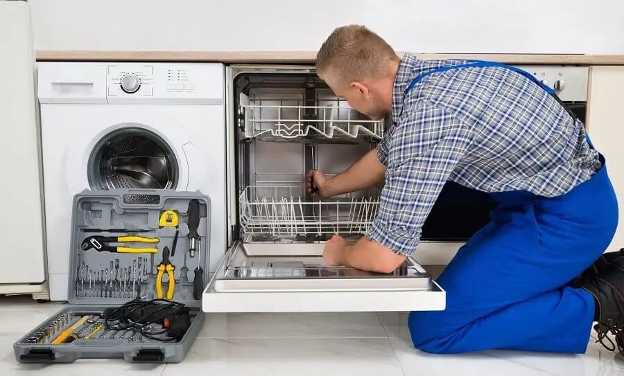 Karamürsel Hoover servisi teknisyen ekibi beyaz eşya tamiri yaparken